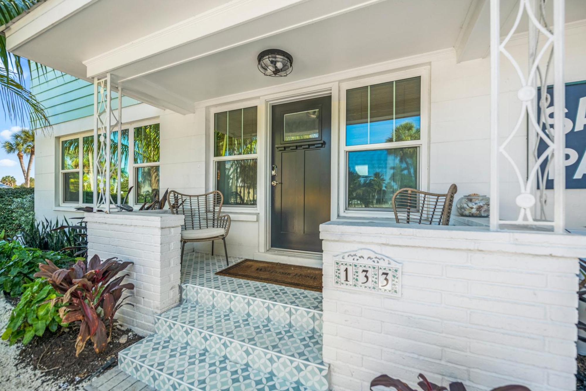 Sandy Pants - Designer Beach Chic Home Steps To Beach Backyard Oasis W Heated Pool Anna Maria Luaran gambar