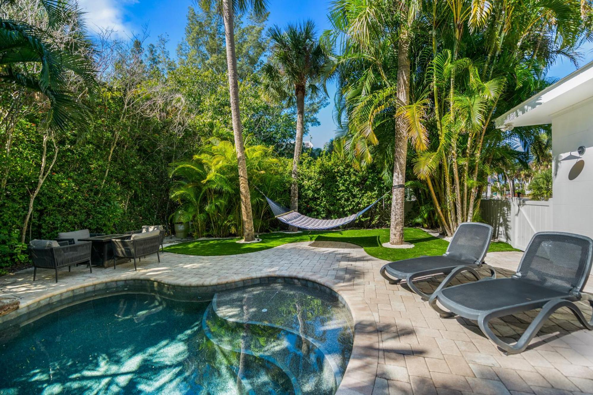 Sandy Pants - Designer Beach Chic Home Steps To Beach Backyard Oasis W Heated Pool Anna Maria Luaran gambar