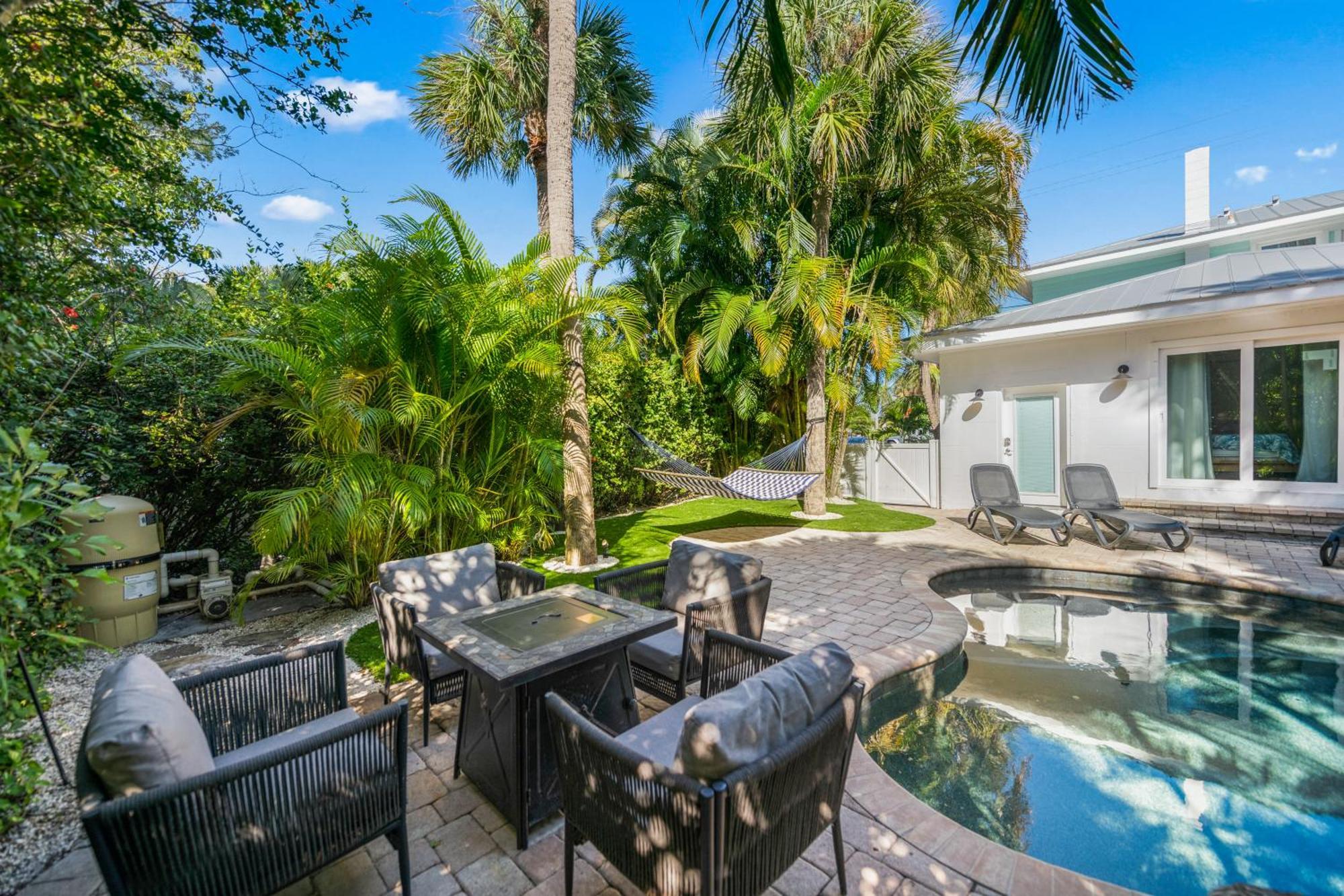 Sandy Pants - Designer Beach Chic Home Steps To Beach Backyard Oasis W Heated Pool Anna Maria Luaran gambar