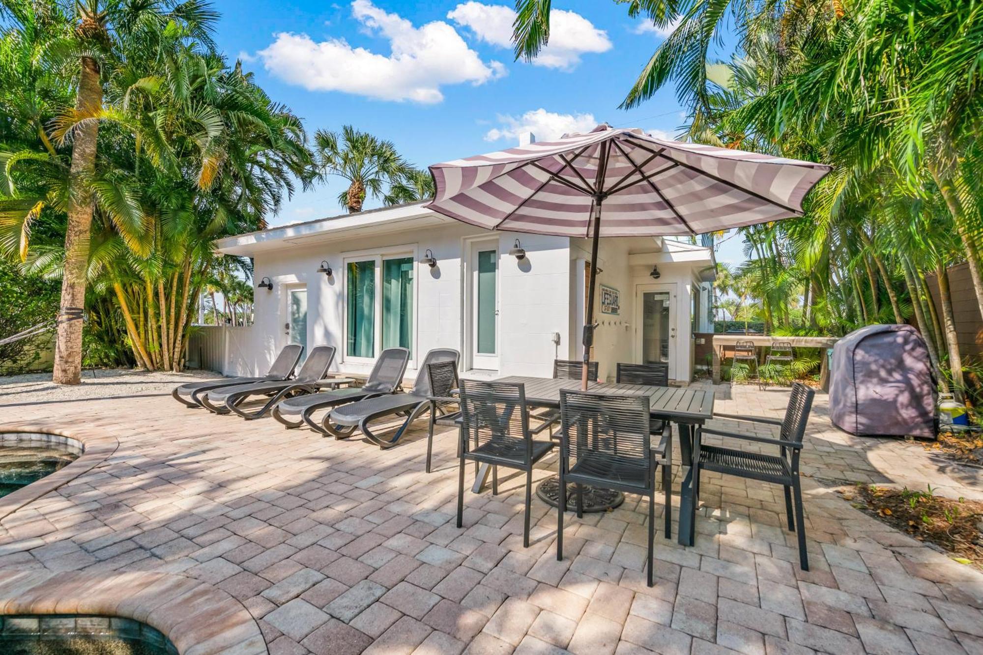 Sandy Pants - Designer Beach Chic Home Steps To Beach Backyard Oasis W Heated Pool Anna Maria Luaran gambar