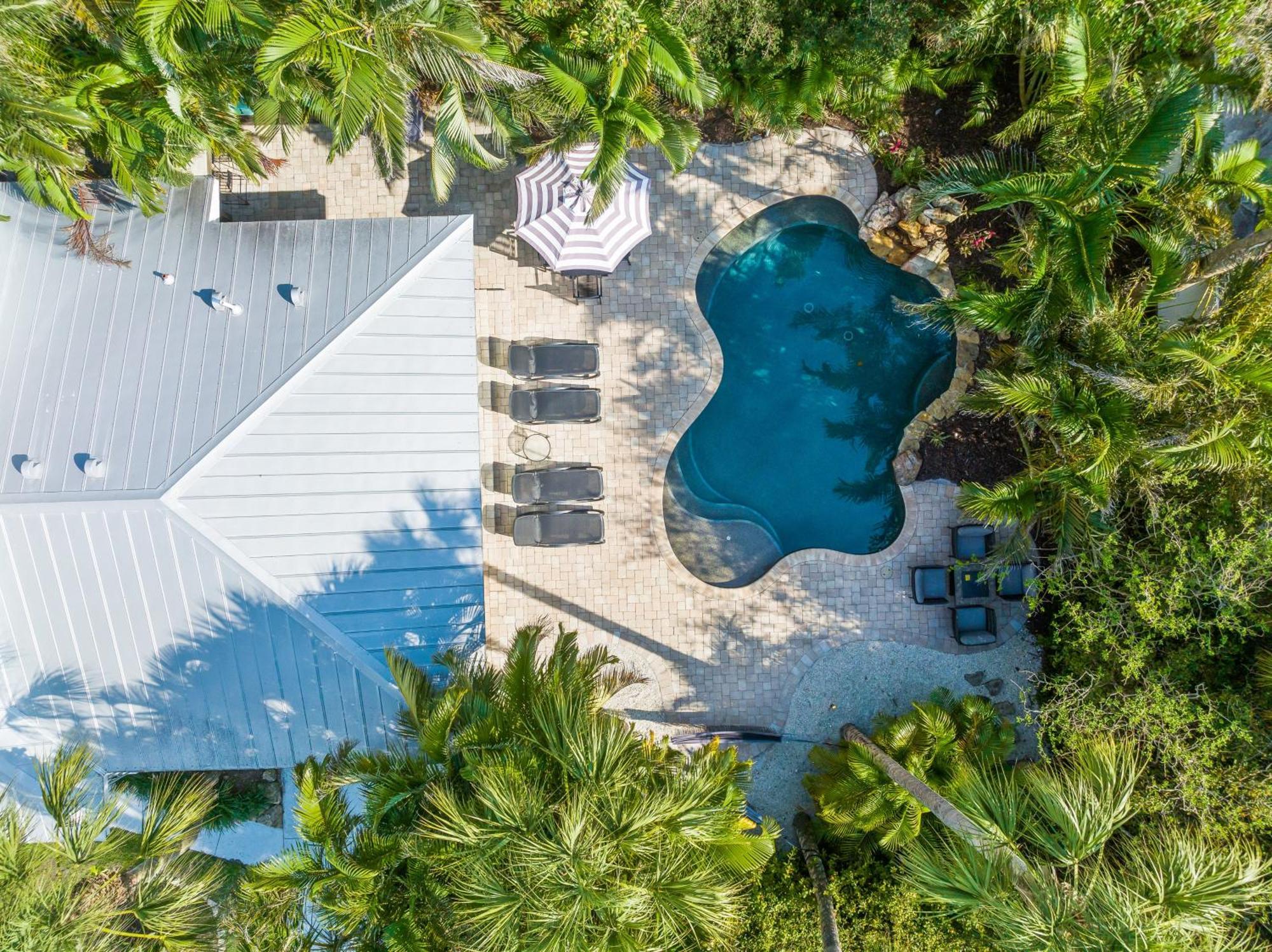 Sandy Pants - Designer Beach Chic Home Steps To Beach Backyard Oasis W Heated Pool Anna Maria Luaran gambar