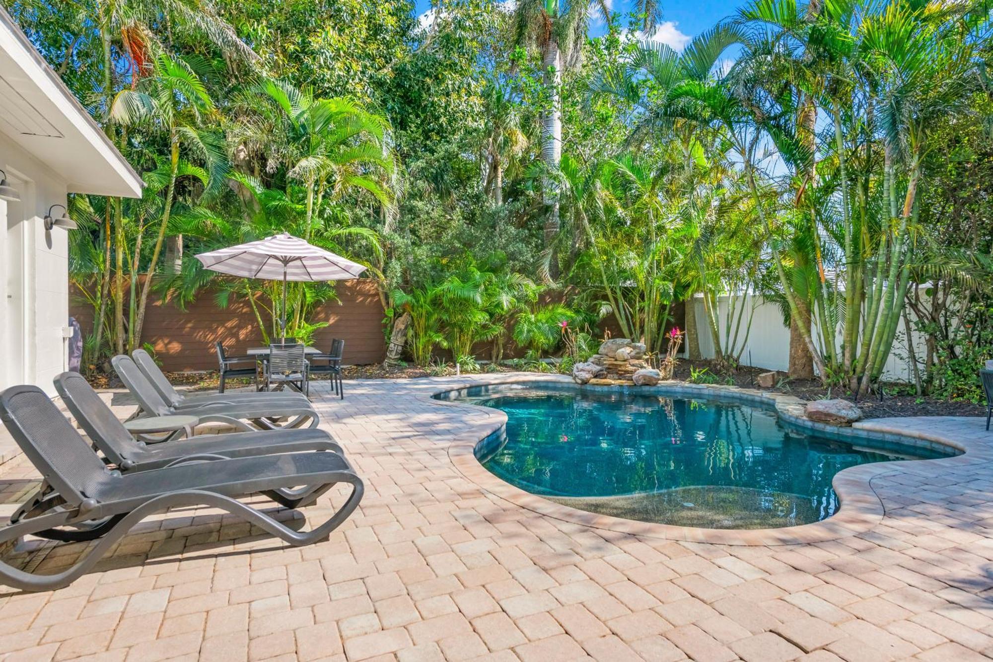 Sandy Pants - Designer Beach Chic Home Steps To Beach Backyard Oasis W Heated Pool Anna Maria Luaran gambar